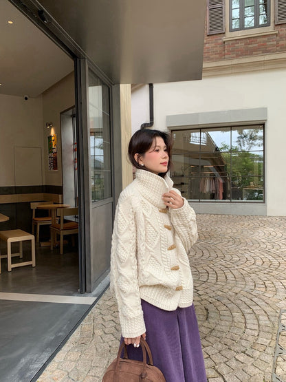 // 重工麻花牛角鈕翻領CD