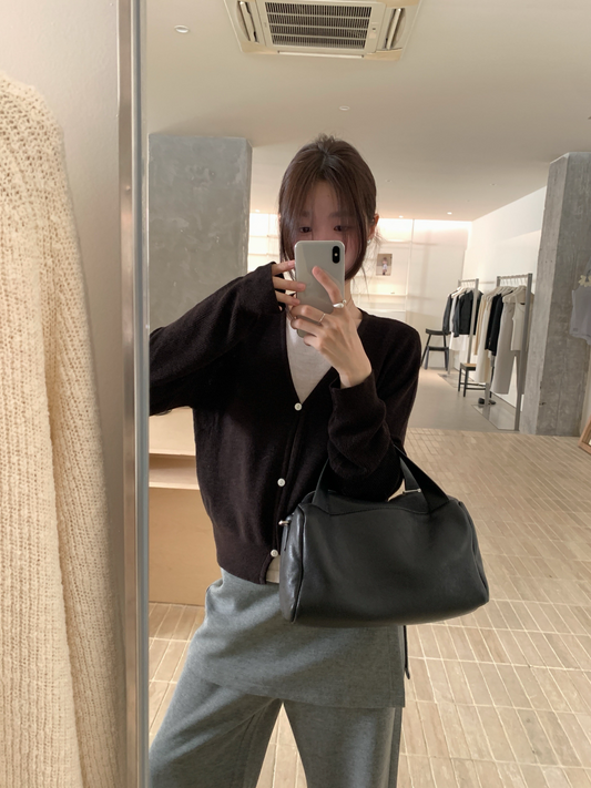 // 超親膚假兩件鈕扣羊毛角針織上衣