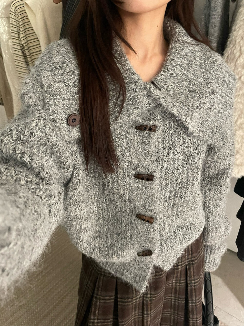 // 慵懶復古大翻領軟糯牛角鈕CD