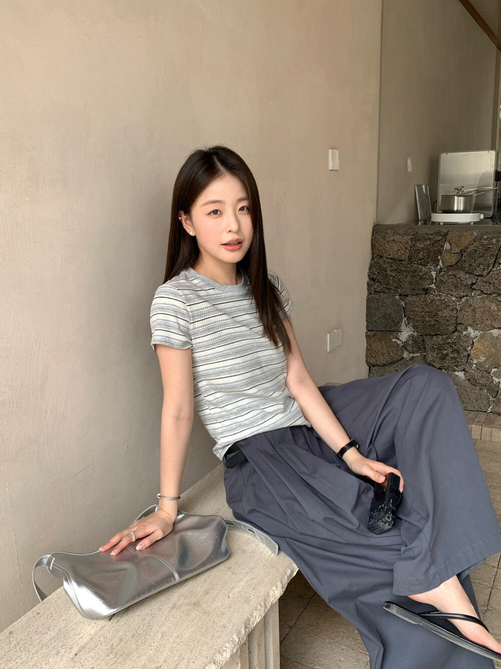 // 簡單顯瘦圓領間條TEE