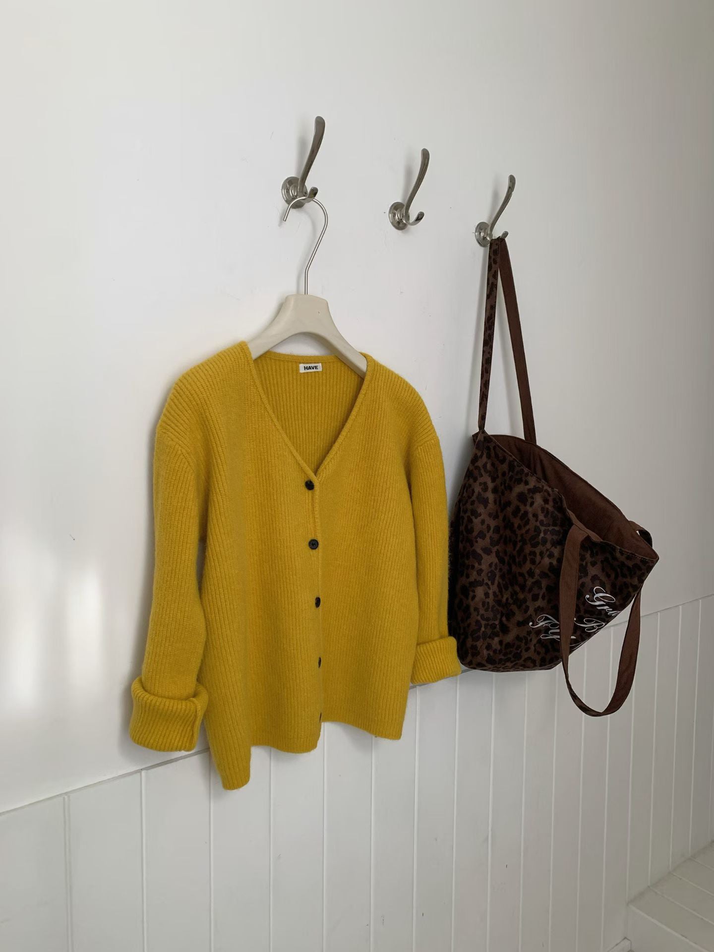 // 12色超美色系V領排扣羊絨紗CD