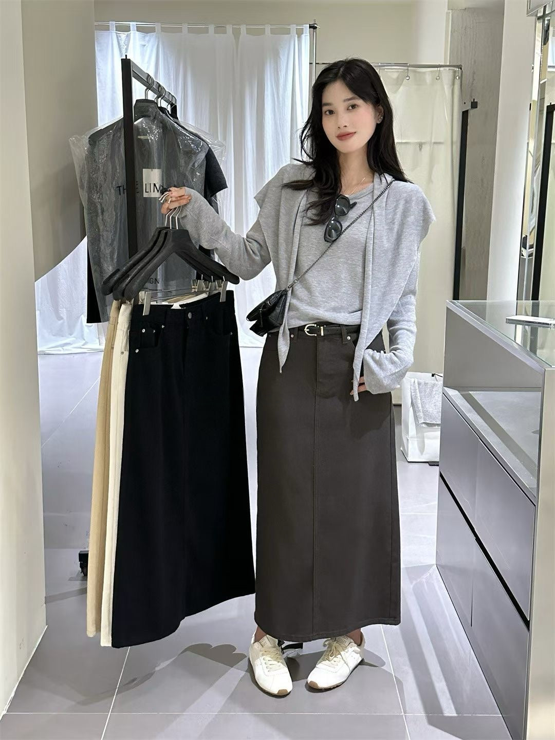 // 四色後開叉牛仔棉中裙