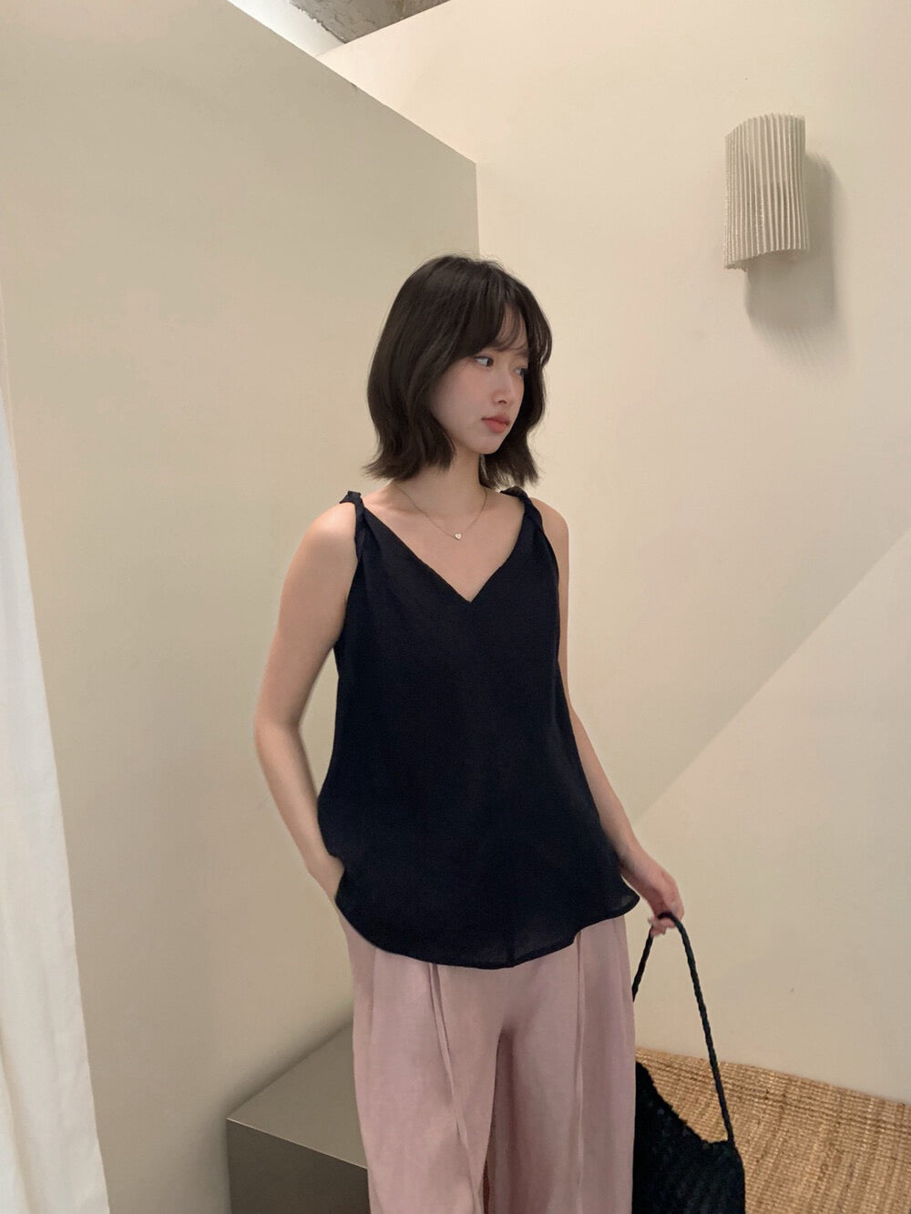 // 100%麻質扭結肩帶小魚尾背心