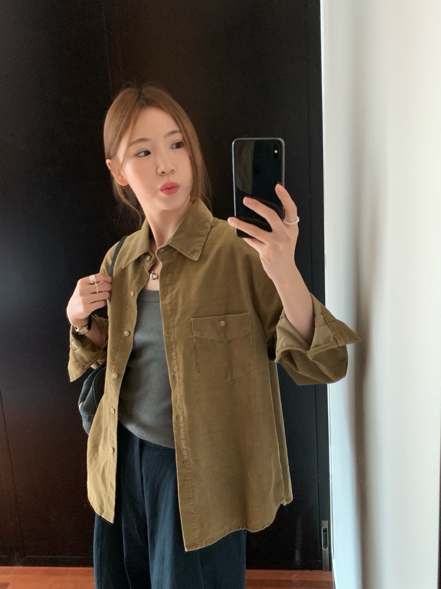 // 復古霧面質感燈芯絨口袋SH