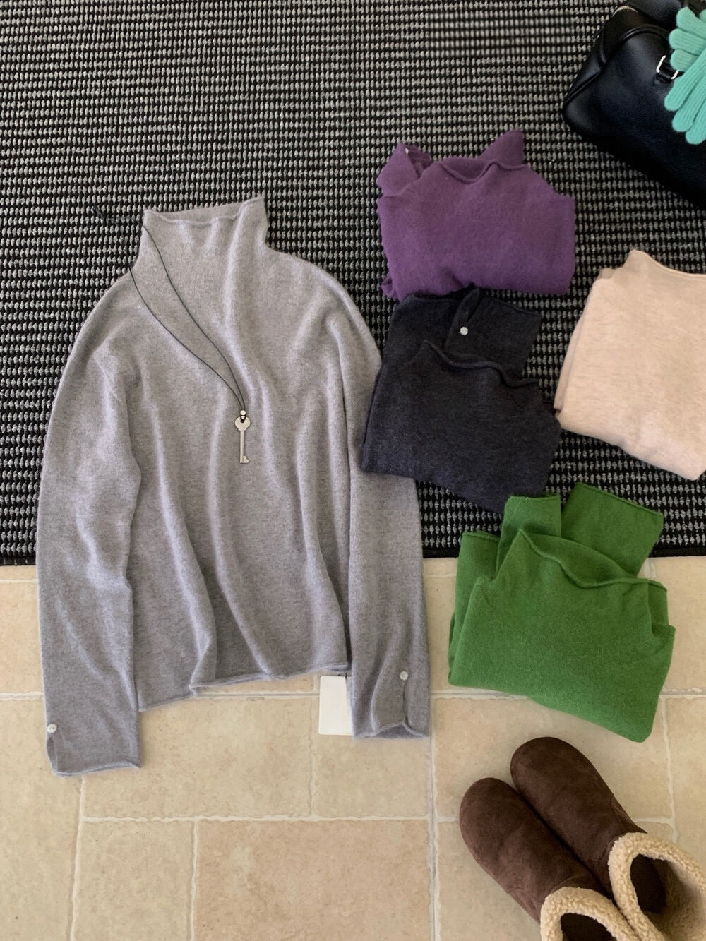 // 45%綿羊毛立領開叉袖花花鈕NT