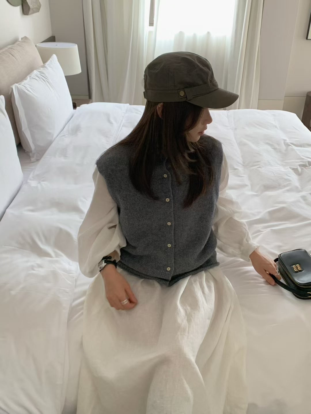 // 超氣質mini鈕扣小立領開胸背心