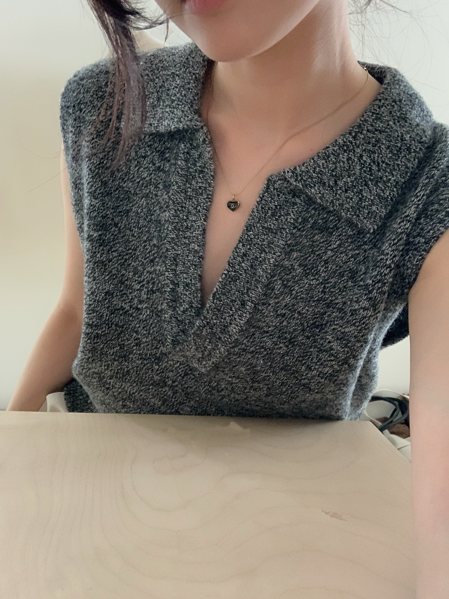 // 高級感小v翻領針織背心