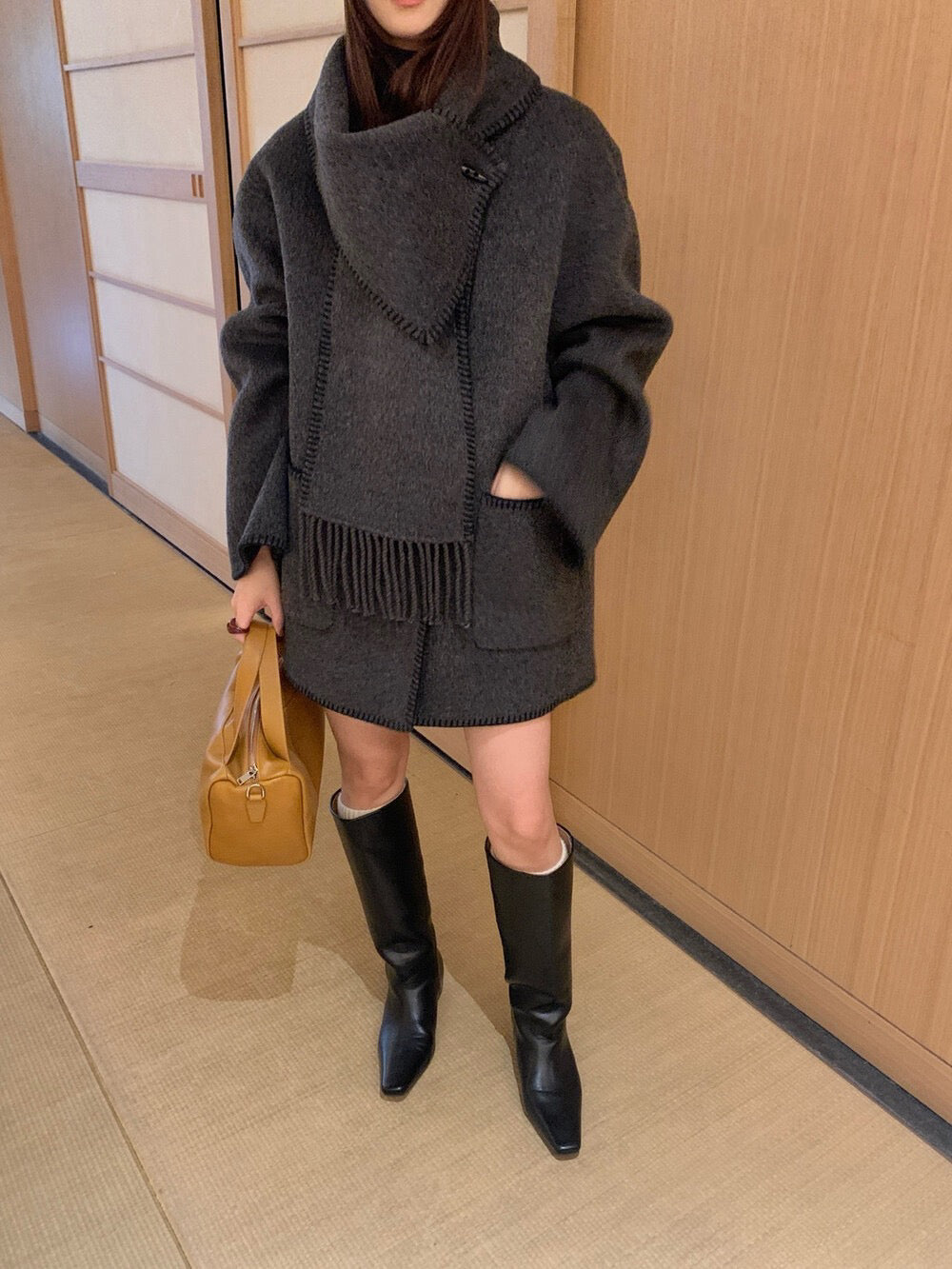 // 100%羊毛撞色鎖邊手工外套(連頸巾)