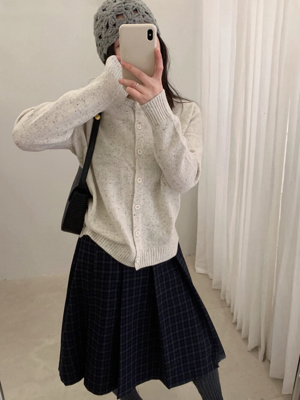 // 100%羊毛混點圓領CD