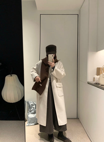 // 100%羊毛圓翻領三粒鈕扣長款手工外套