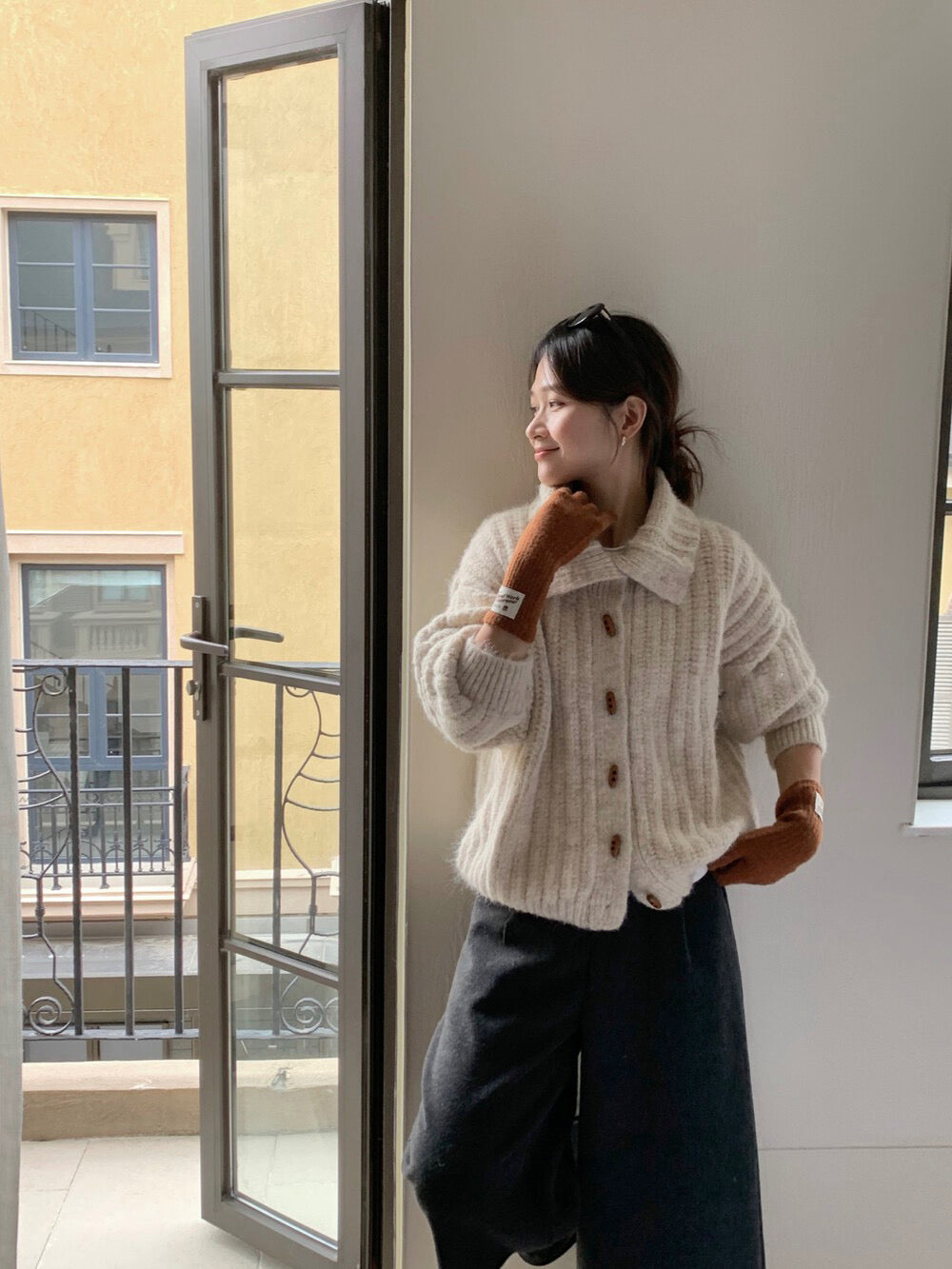 // 8%綿羊毛直坑紋翻領牛角鈕CD