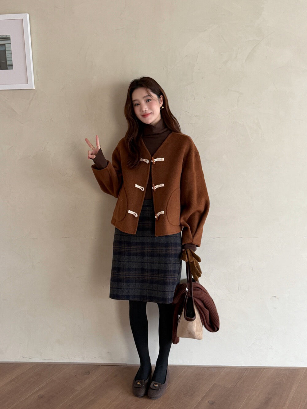 // 100%羊毛V領牛角鈕雙面手工外套