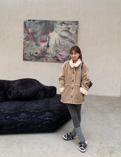 // 可立領牛角鈕皮毛一體中長外套