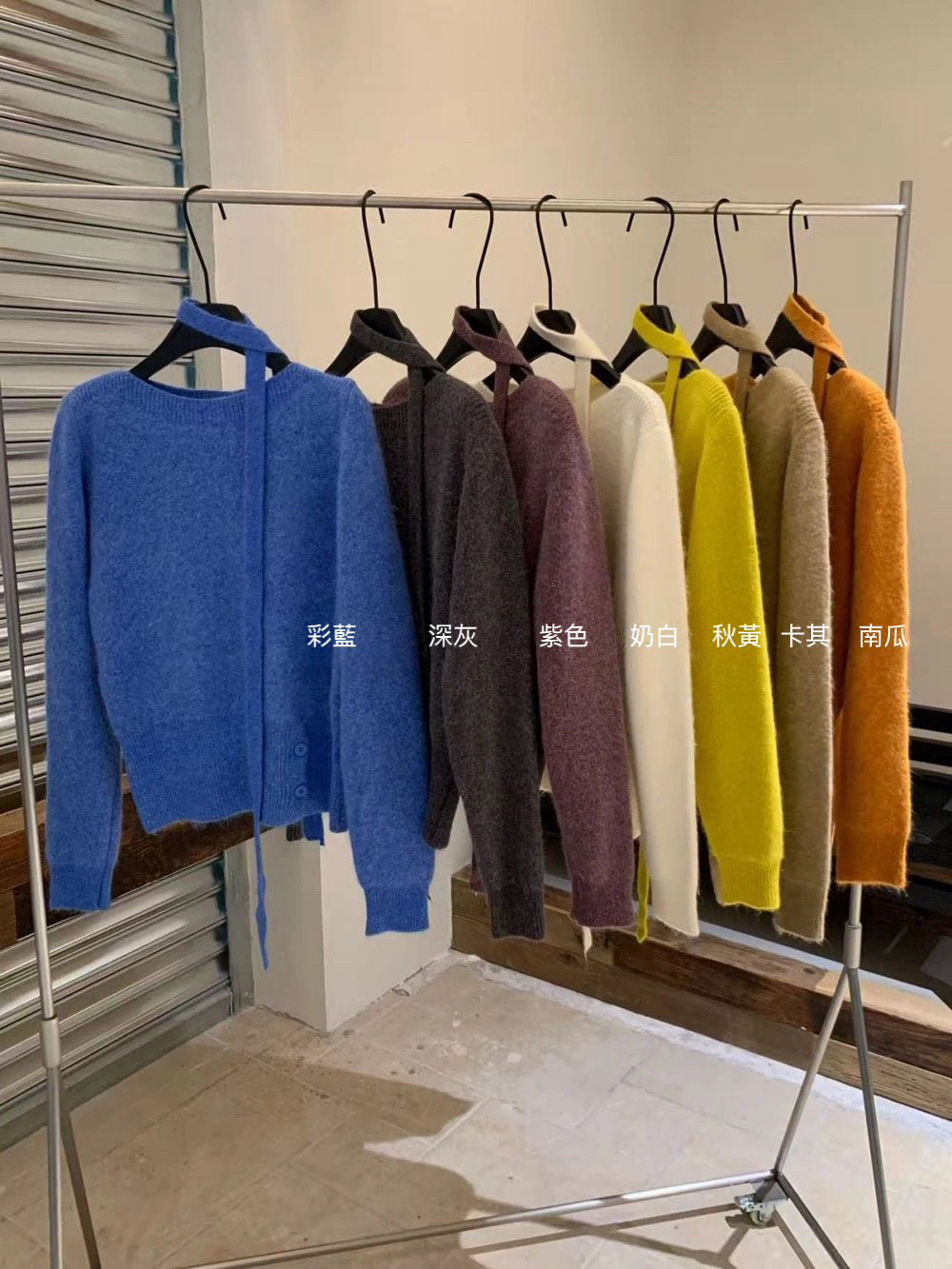 B239 / 斜肩鈕扣衣擺混兔毛針織上衣(連領帶)(7%兔毛)