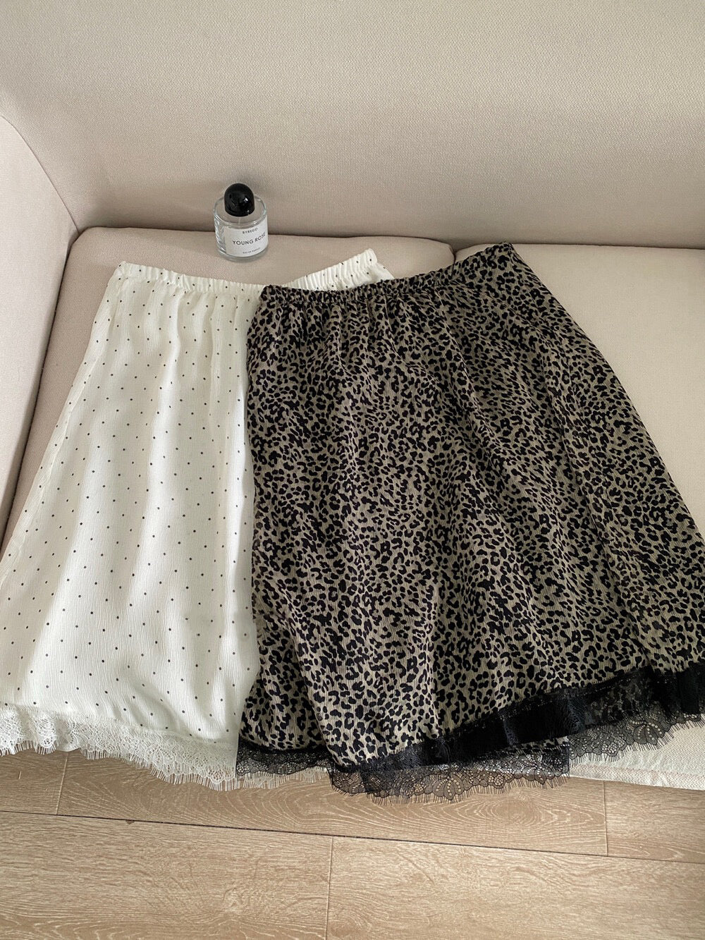 // 造型感氣質lace邊silky半裙