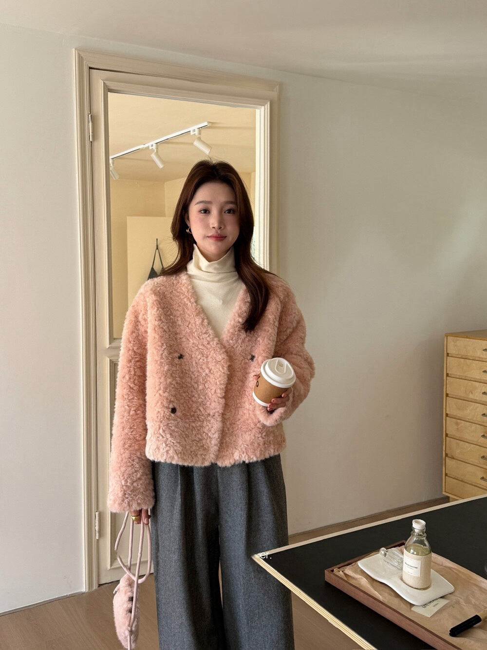 // V領雙排扣毛毛皮毛一體外套(連袋仔)