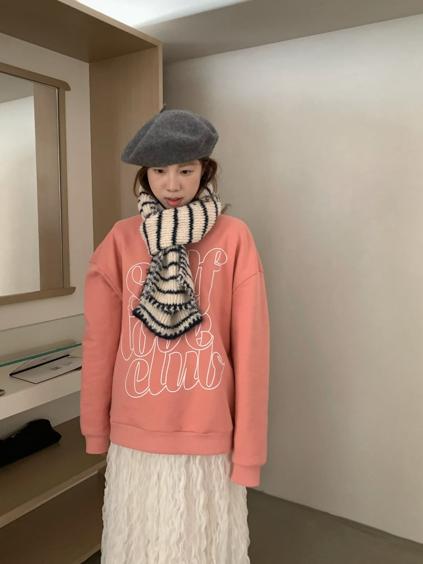 // 超大字母寬鬆版型衛衣