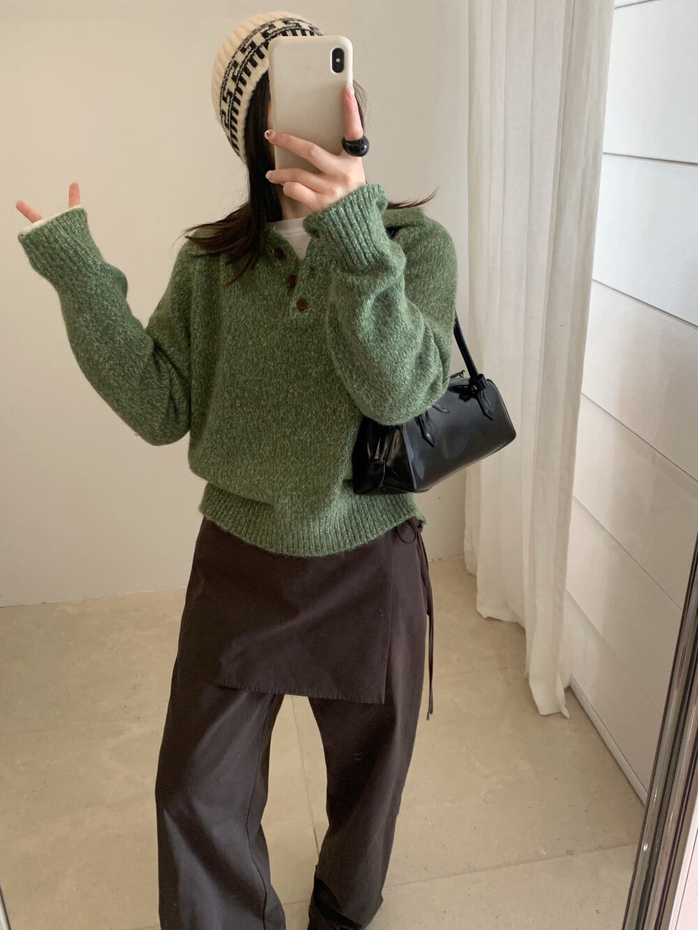 // 軟糯混兔毛花線鈕扣翻領毛衣