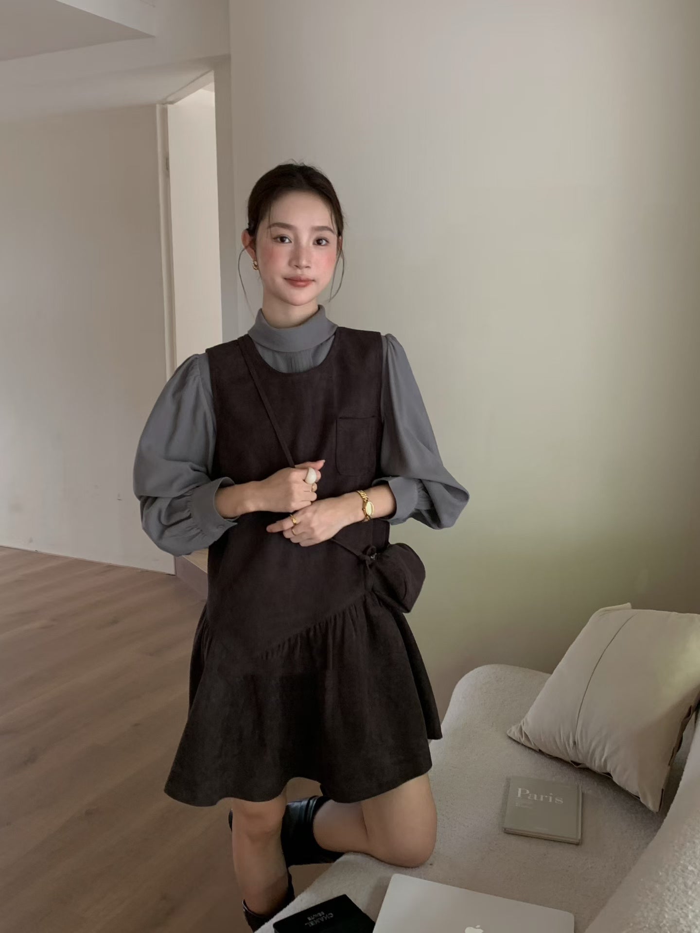 // 壓褶翻領silky BL+麂皮絨荷葉腳背心OPS套裝(連袋仔)