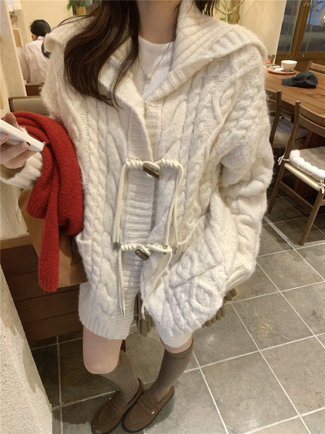 // 超重工牛角鈕麻花連帽中長CD