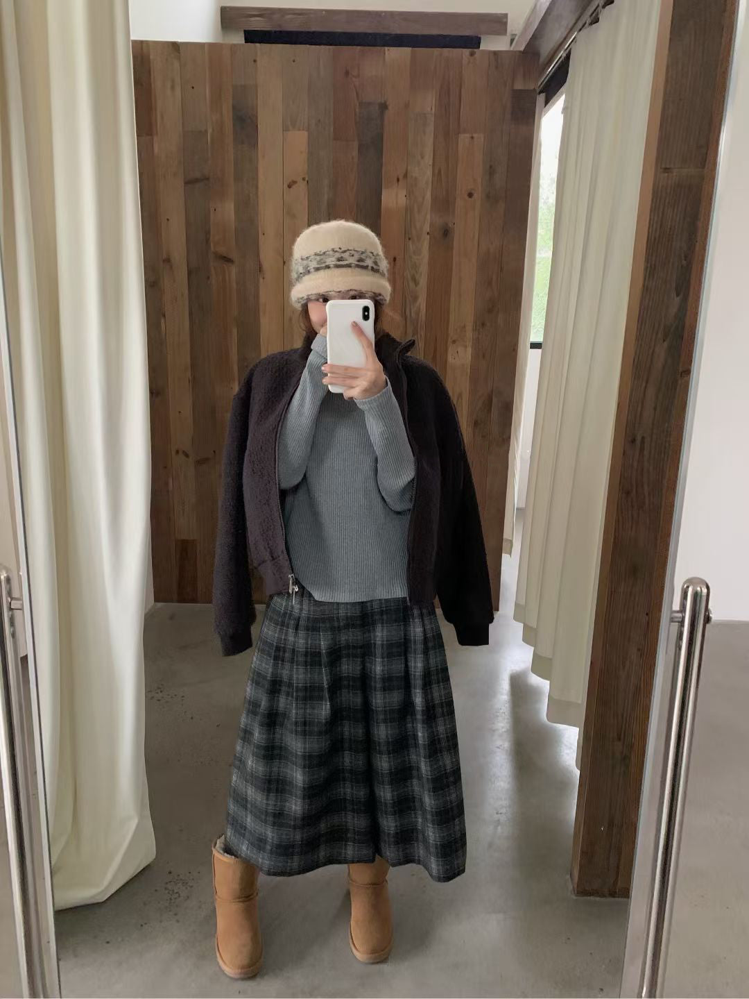 // 超顯瘦直坑紋側開鈕TEE