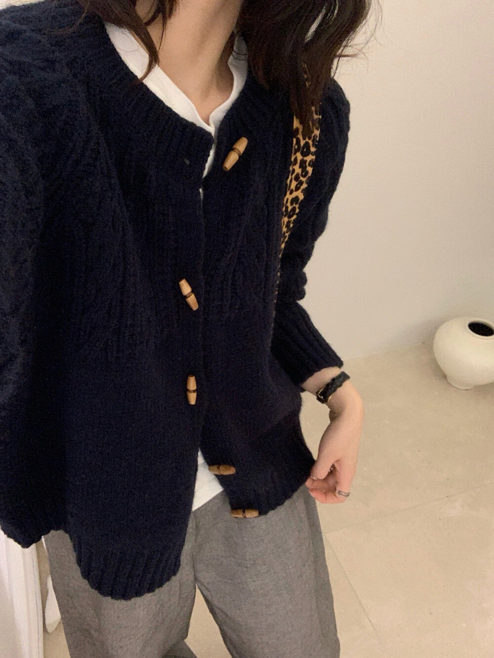 // 復古木鈕半麻花圓領CD