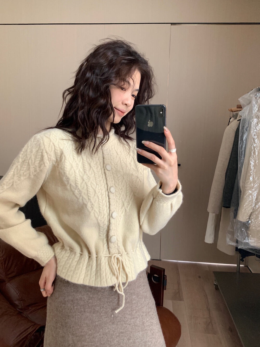 // 復古感麻花包扣綁帶腰毛衣