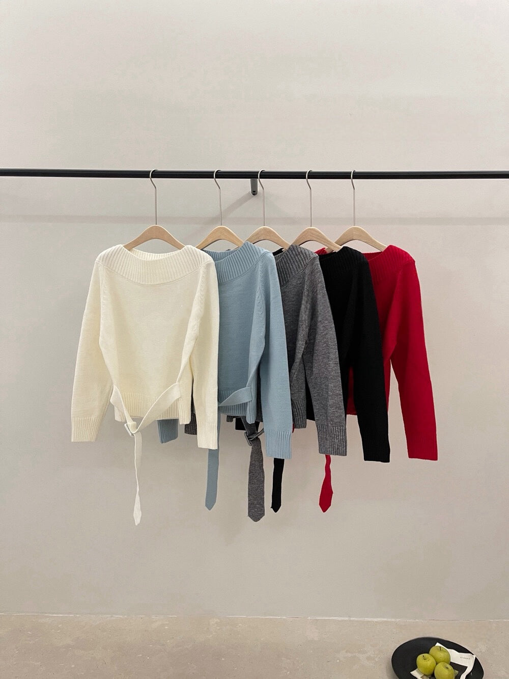 // 一字肩斜肩連腰帶NT