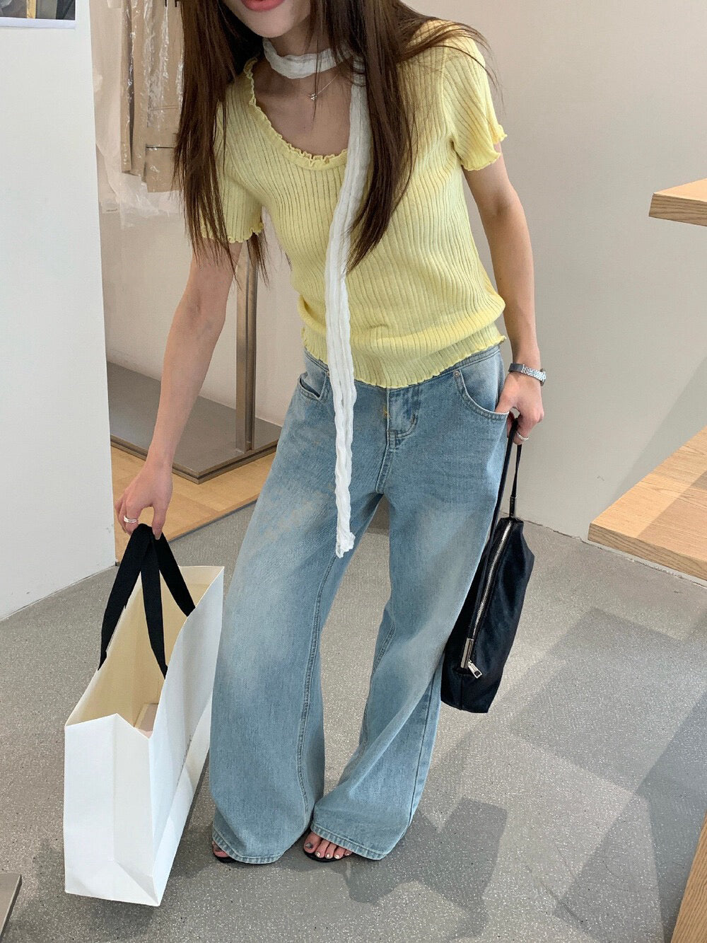 // 大U領顯瘦直紋木耳邊TEE