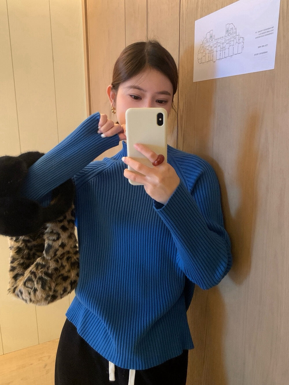 // 超美22色直坑紋不挑身型半領NT