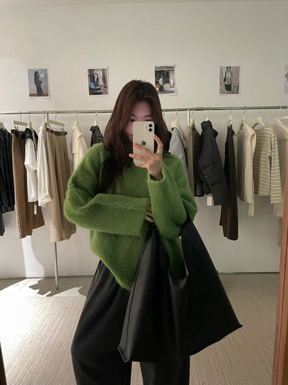 // 軟糯質感拉絨圓領寬鬆毛衣