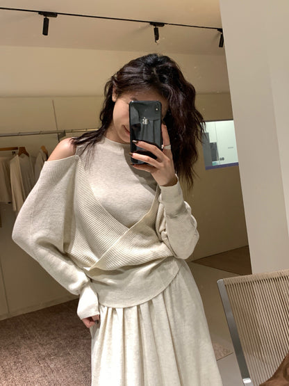 // 設計感交叉露肩針織上衣