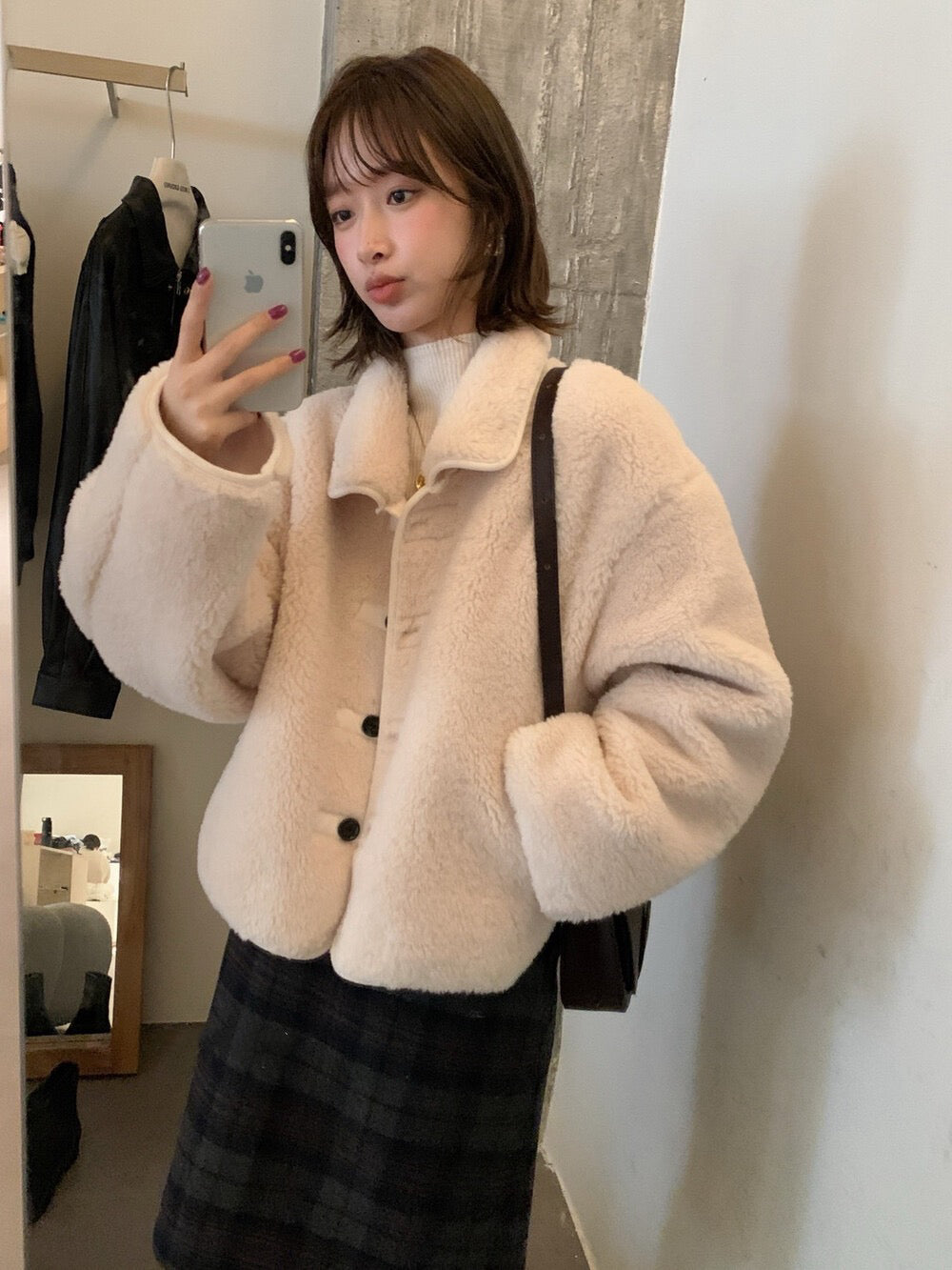 // 100%羊毛翻領毛茸茸外套