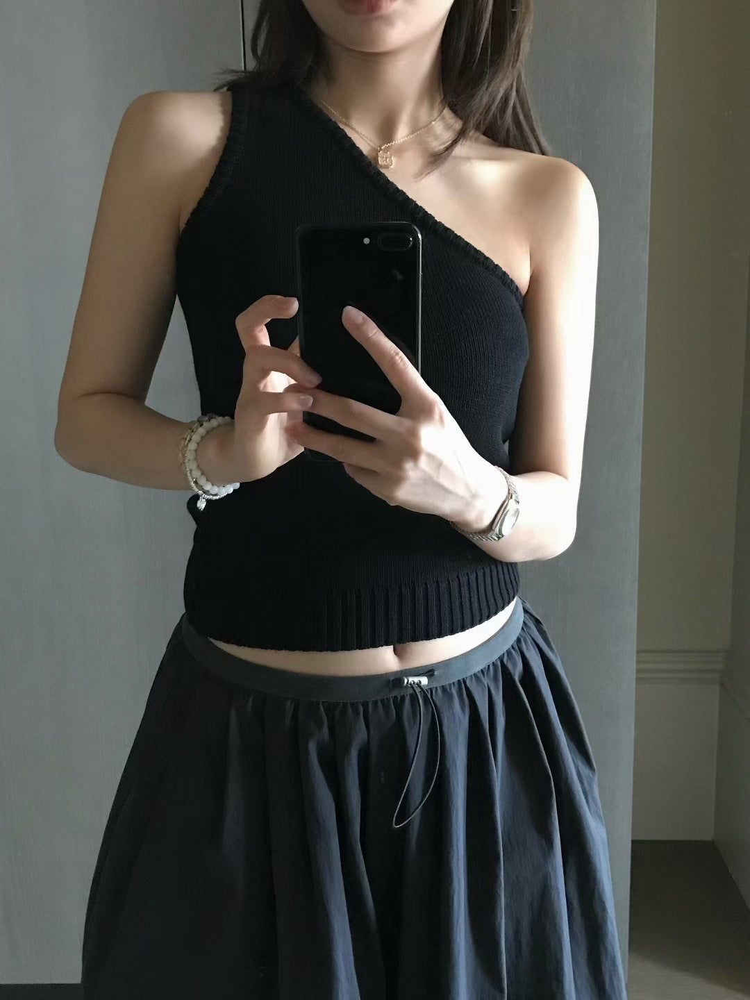 // 小性感單肩針織背心