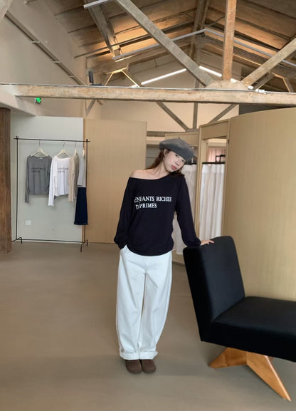 // 腰打褶可斜肩穿字母TEE