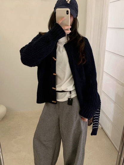 // 復古木鈕半麻花圓領CD