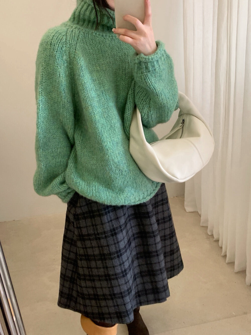 // 12%alpaca顏色超美的軟糯粗棒針卷邊高領毛衣