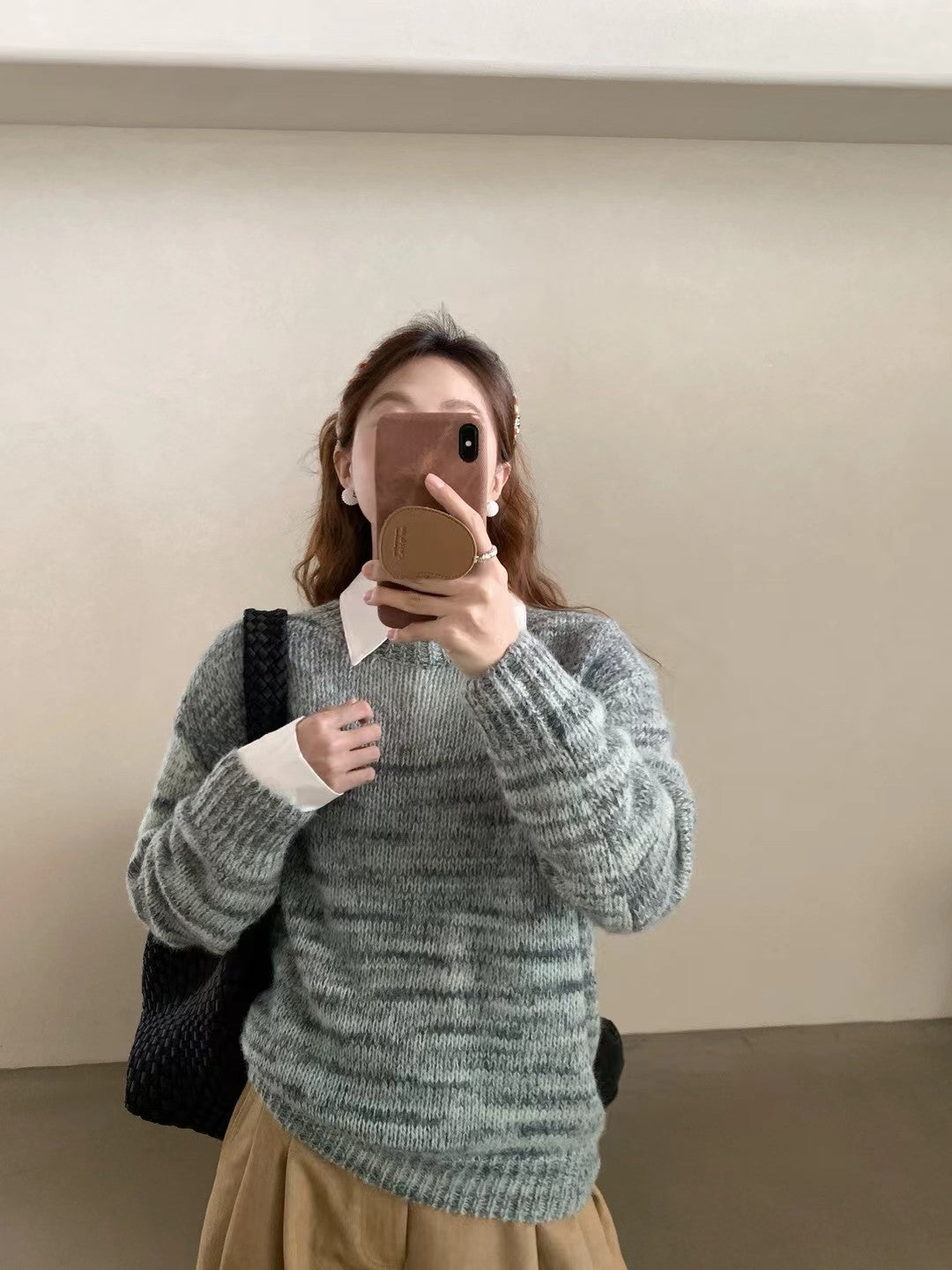 // 超好看的雜色花線圓領毛衣