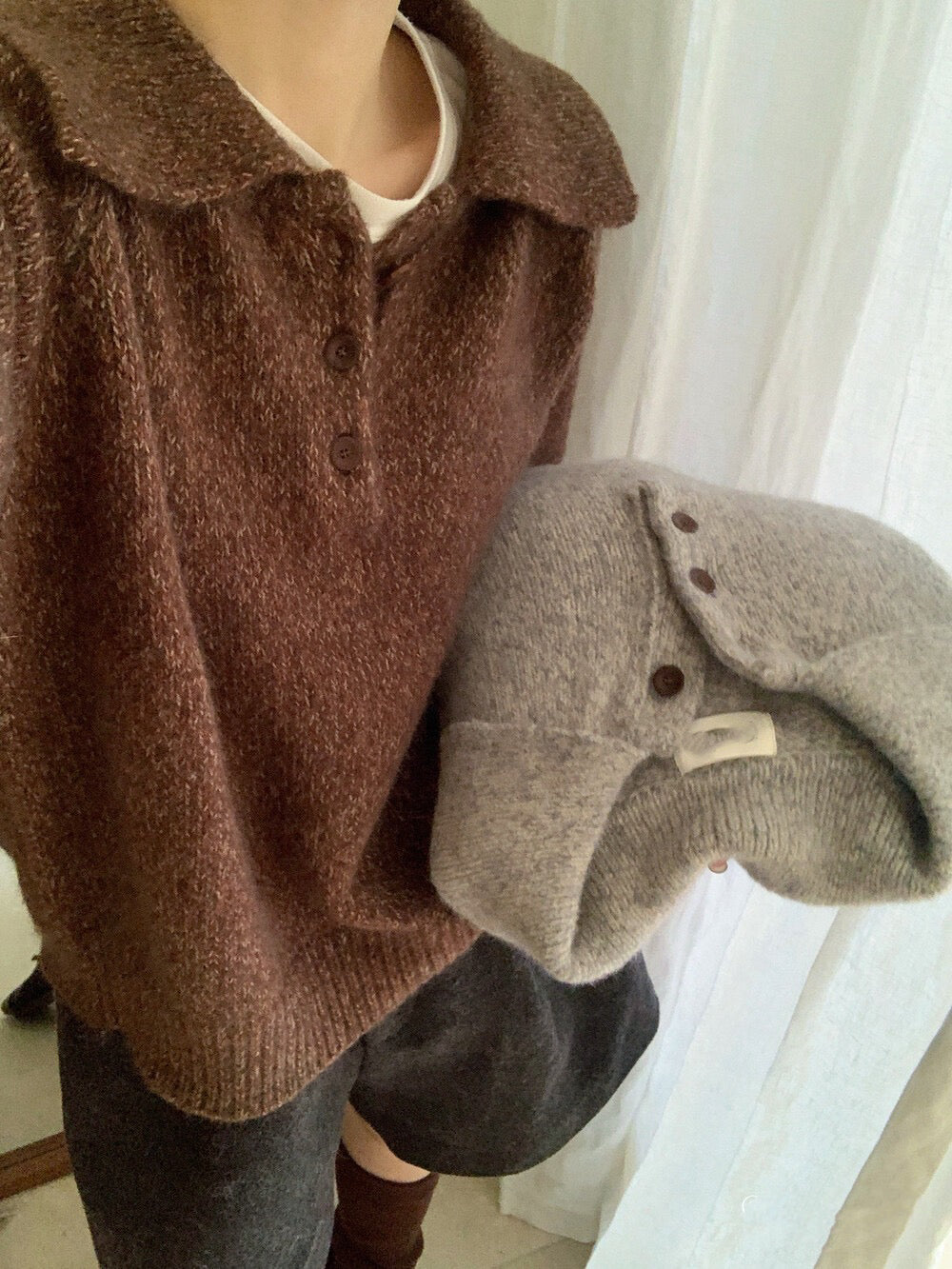 // 軟糯混兔毛花線鈕扣翻領毛衣