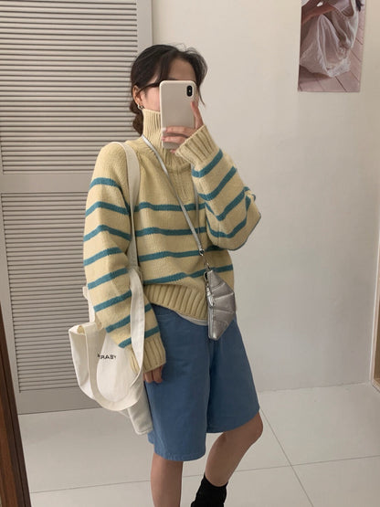 // 經典款半拉鍊間條毛衣