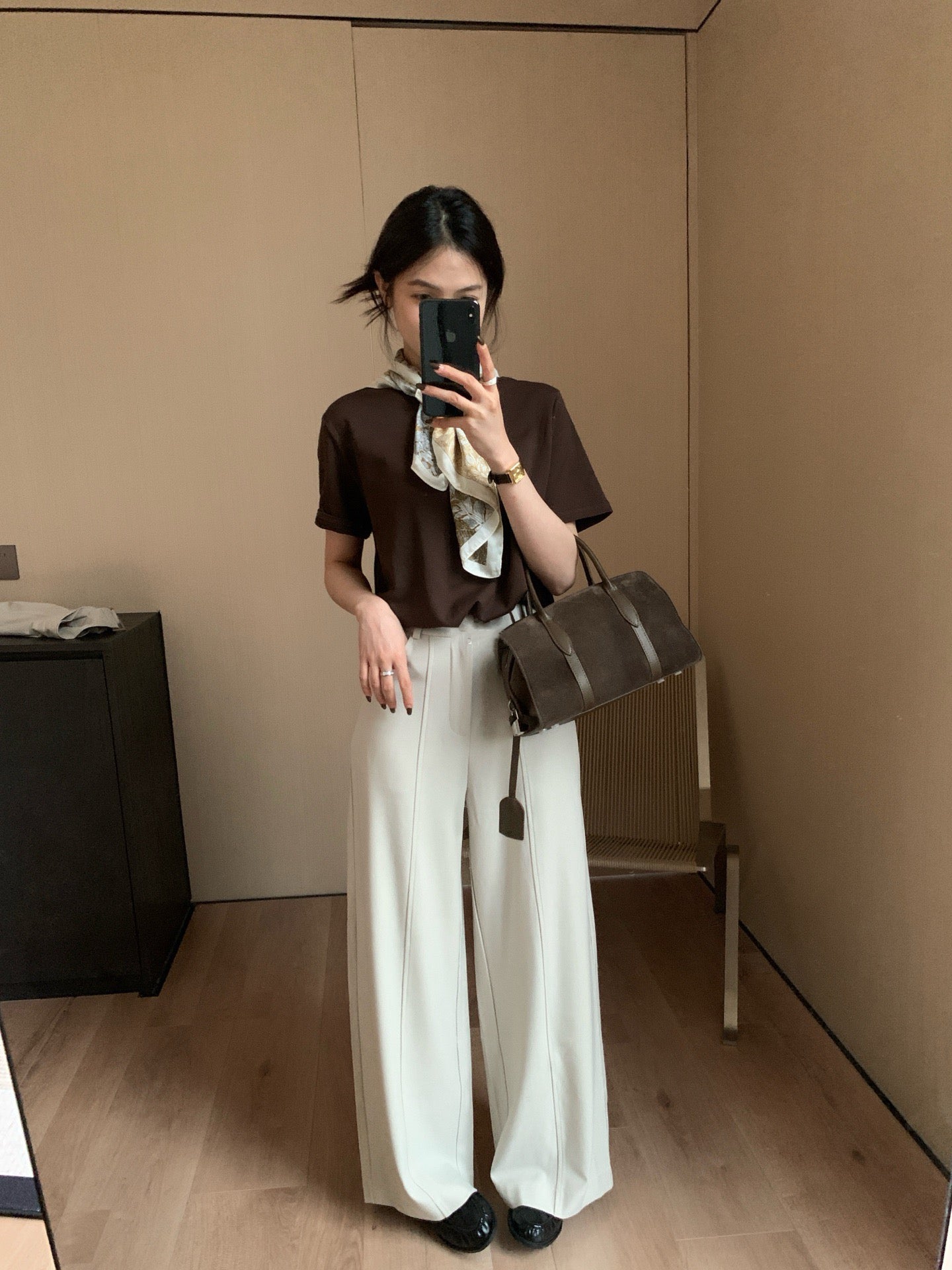 // 後字母拼色正面素色TEE