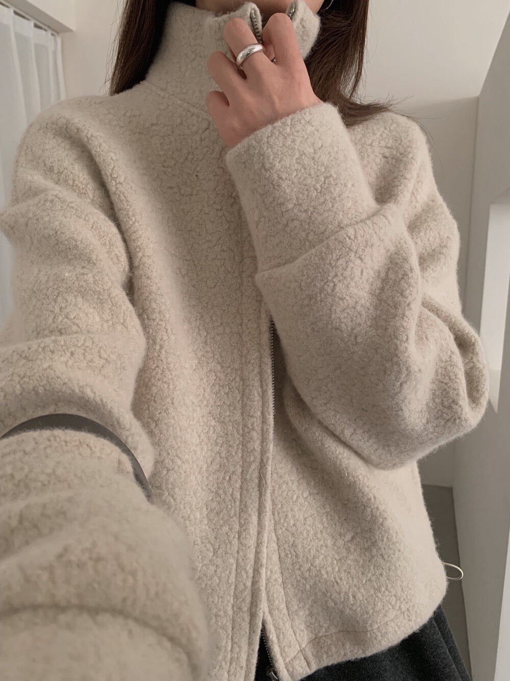 // 85%羊毛下擺可抽繩立領外套