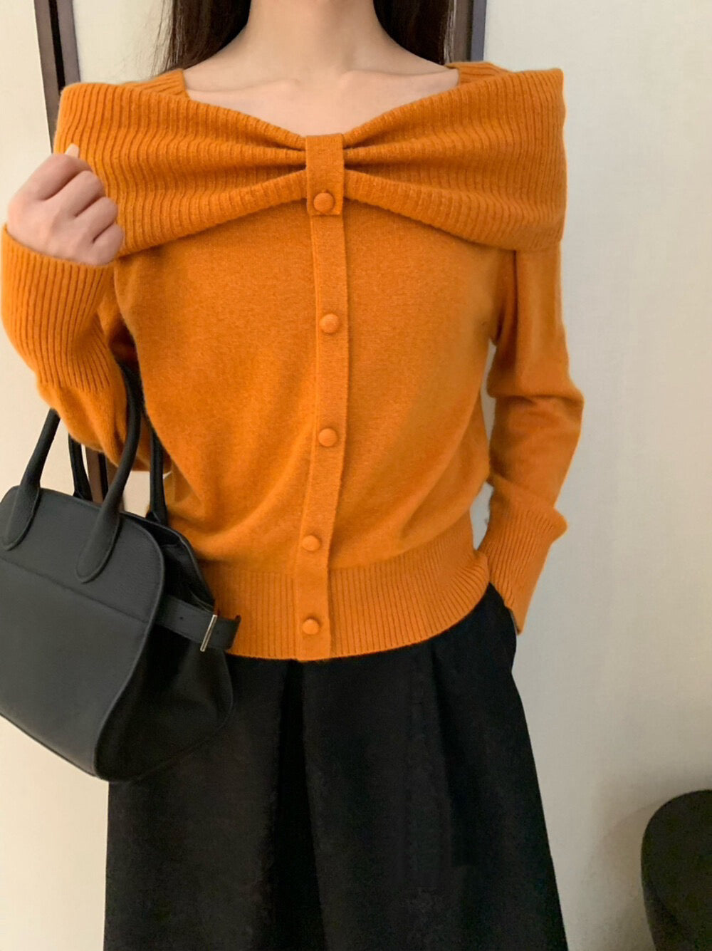 // 57%wool蝴蝶結一字領排扣NT