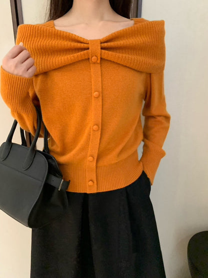 // 57%wool蝴蝶結一字領排扣NT