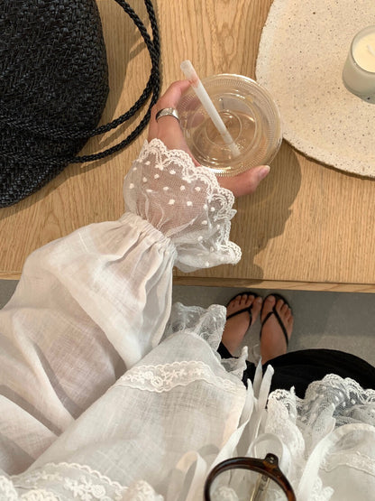 // 精緻lace邊特別領口麻質BL