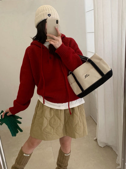 // 鈕扣設計連帽落肩毛衣