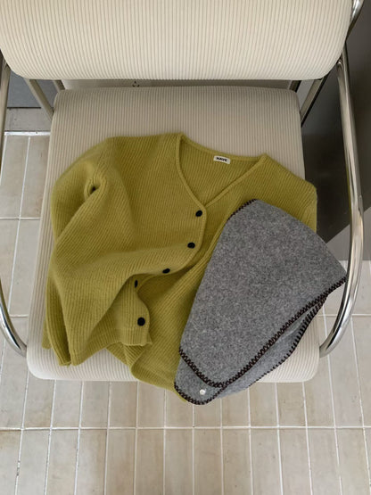 // 12色超美色系V領排扣羊絨紗CD