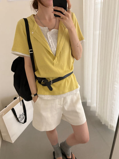 // 設計感假兩件鈕扣TEE