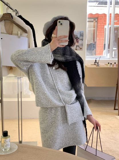 // 超舒服軟糯毛衣+短裙+袋仔三件套