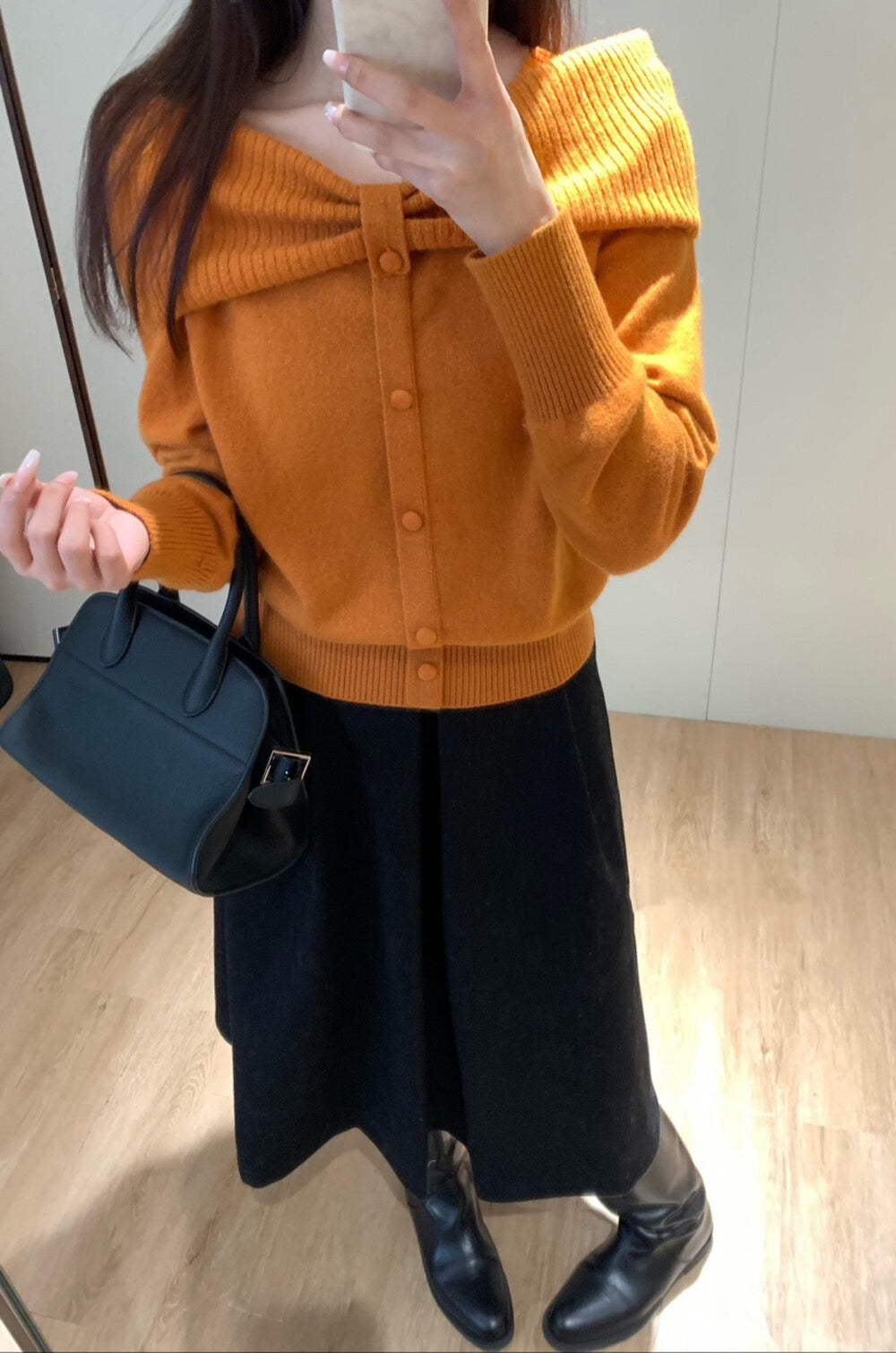 // 57%wool蝴蝶結一字領排扣NT